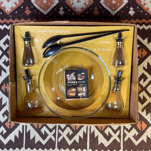 Vintage 1960’s NEW Pyrex Ware 3 Quart Salad Bowl Cruet 14k Gold Trim 7 Pc Set - Picture 2 of 10